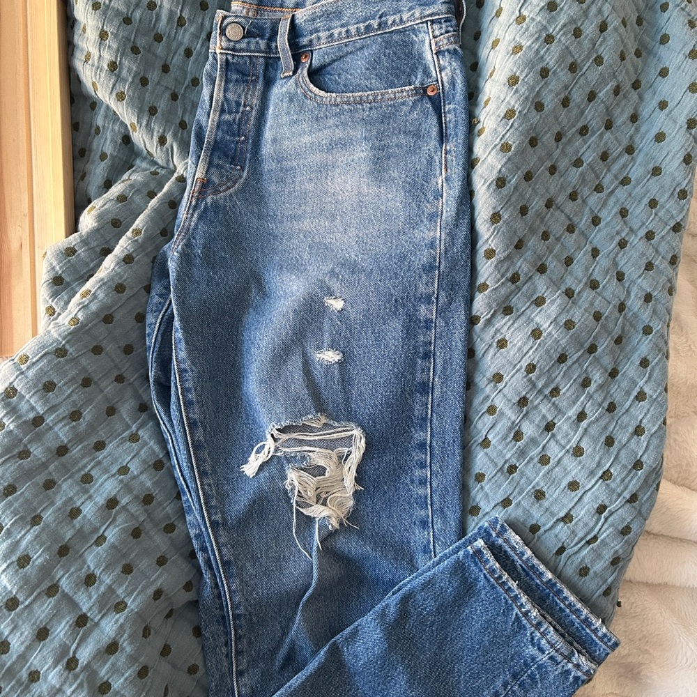 Levi's High Rise Blue Distressed Jeans